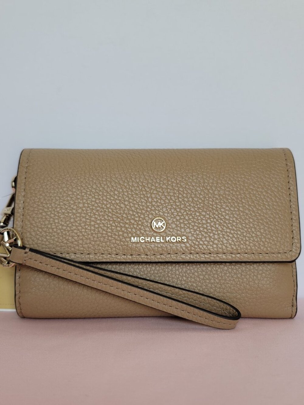MICHAEL KORS Jet Set Charm Pebbled Leather Large Flap Phone Wristlet-Camel🎈$98⭐